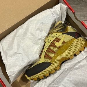 NIKE RUNNING SNEAKERS